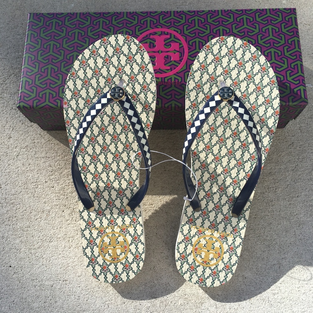 NWT Tory Burch printed thin flip flops